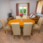 Three-bedroom Mir With Private Infinity Pool דירה Vošteni