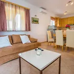 דירה Three-bedroom Mir With Private Infinity Pool