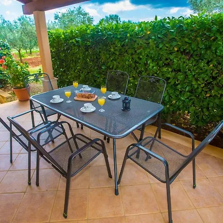 Three-bedroom Mir With Private Infinity Pool