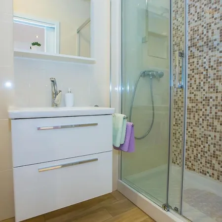 Three-bedroom Mir With Private Infinity Pool