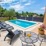 Three-bedroom Mir With Private Infinity Pool