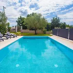 Apartament Three-bedroom Mir With Private Infinity Pool