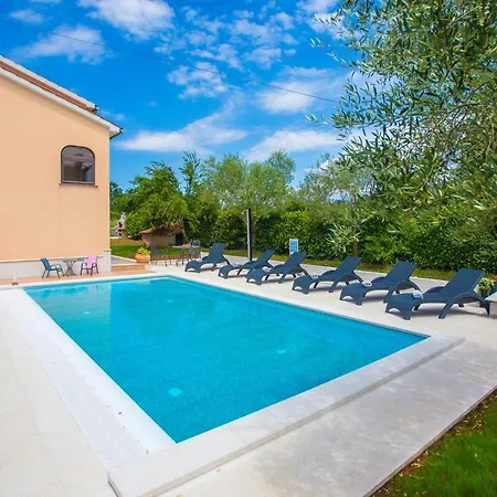Apartment Three-bedroom Mir With Private Infinity Pool *