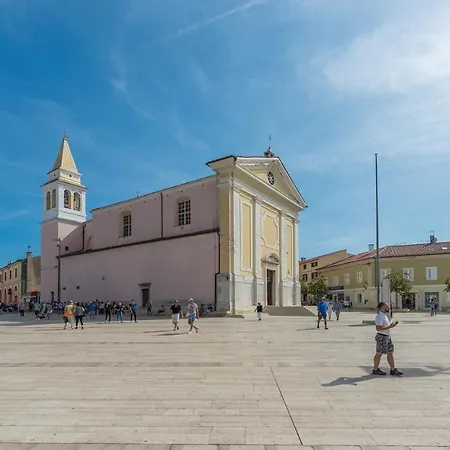 Three-bedroom Mir With Private Infinity Pool * Vošteni