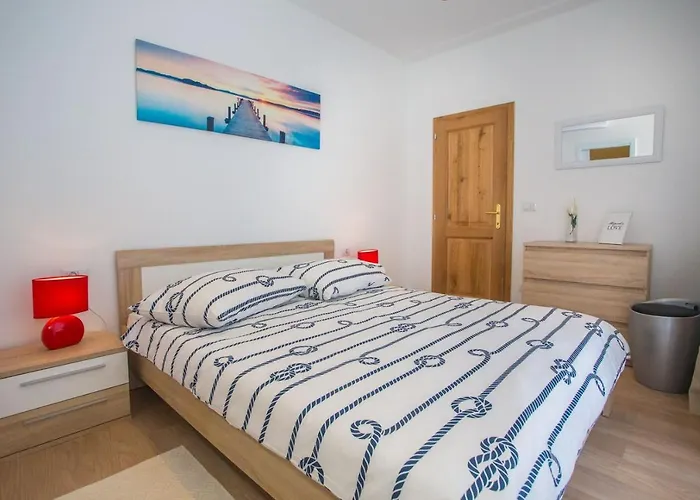 Three-bedroom Mir With Private Infinity Pool Vosteni