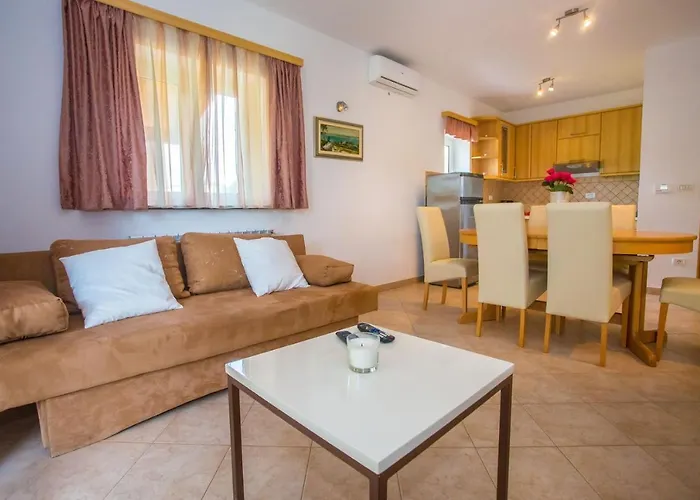 Apartman Three-bedroom Mir With Private Infinity Pool