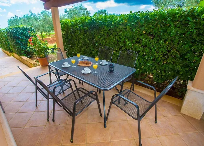 Three-bedroom Mir With Private Infinity Pool