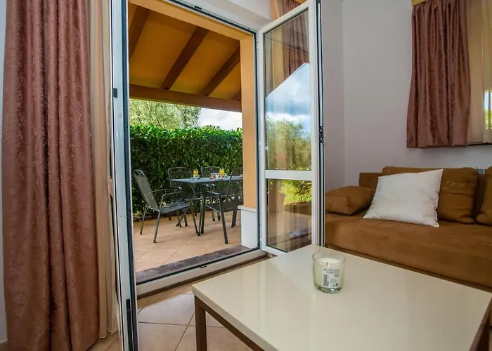 Apartman Three-bedroom Mir With Private Infinity Pool Vosteni