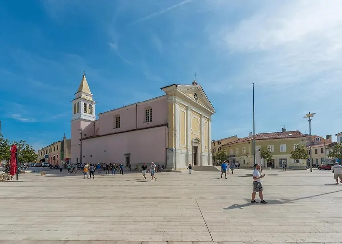 Three-bedroom Mir With Private Infinity Pool * Vosteni